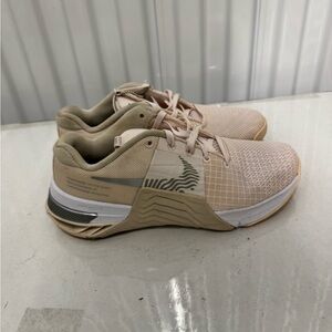 Nike Macon 8 Women's size 6.5 Athletic Shoes
